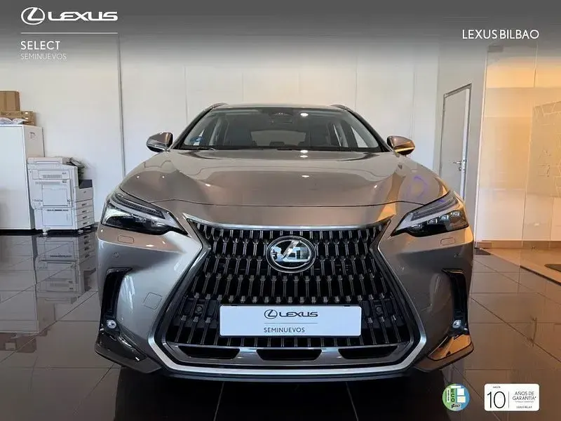 Usado Lexus NX450h+ Executive Line 292 CV (214 kW) 2026 Gris / plata SUV
