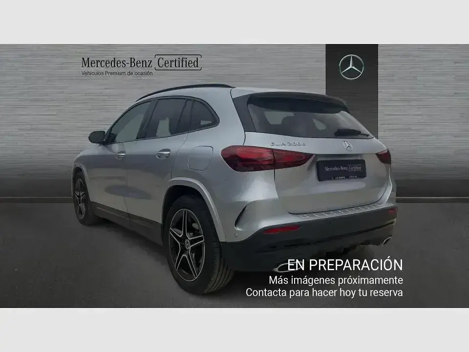 Usado Mercedes GLA200 150 CV (110 kW) 2024 Gris / plata SUV