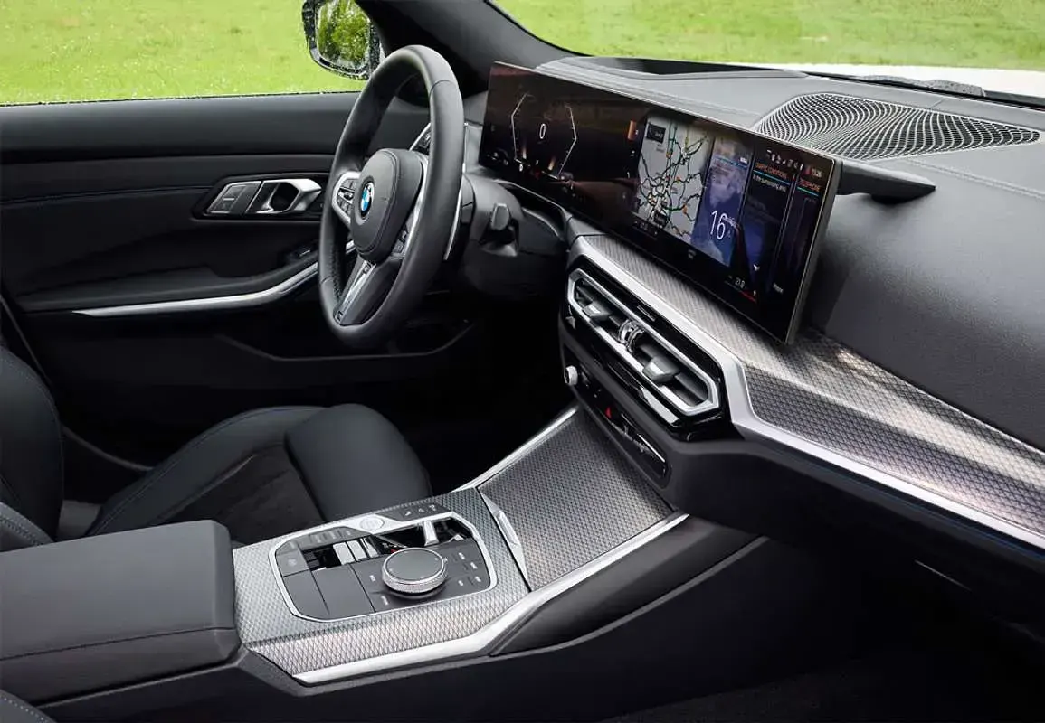 Käytetty BMW 330e Comfort Edition 292 HP (214 kW) 2025 Musta Farmari