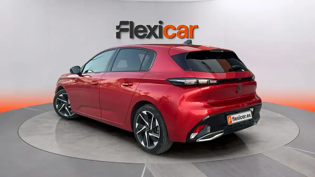 Usado Peugeot 308 Allure 131 CV (96 kW) 2024 Rojo Berlina