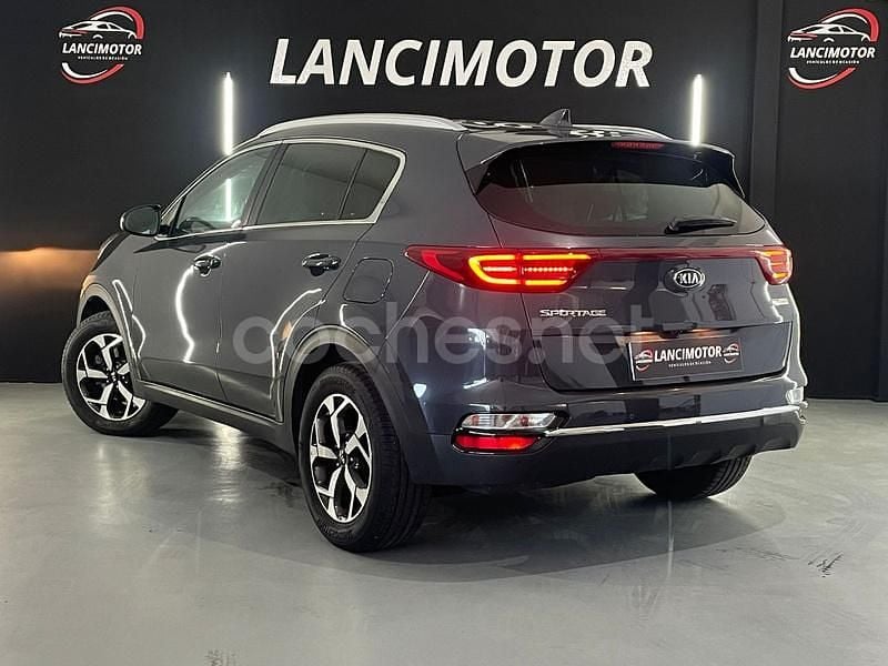 Usado Kia Sportage Plus 136 CV (100 kW) 2021 Gris / plata SUV
