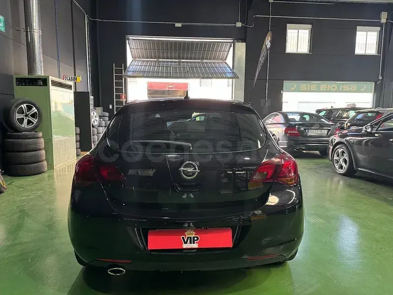 Usado Opel Astra Sport 160 CV (117 kW) 2010 Negro Berlina