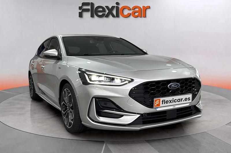 Gris Usado 2024 Ford Focus ST-Line X Berlina | 21.490 € (Precio justo) - Imagen 1/4