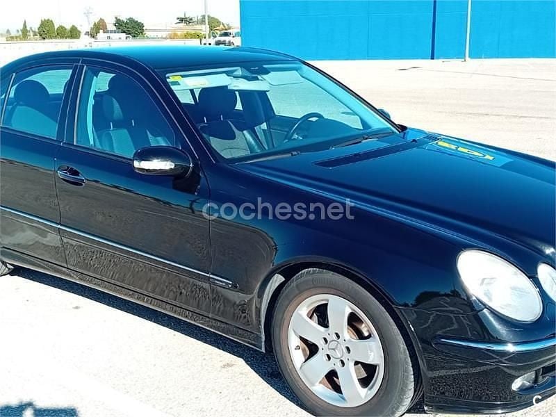 Negro Usado 2006 Mercedes E200 Avantgarde Berlina | 8700 € - Imagen 1/4
