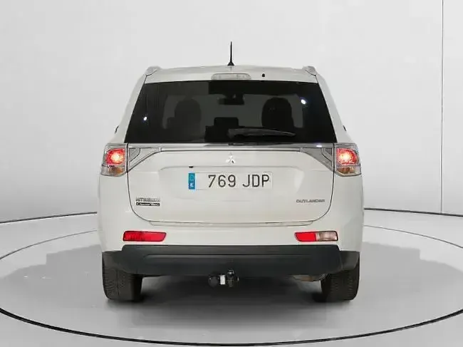 Usado Mitsubishi Outlander Motion 150 CV (110 kW) 2015 Blanco SUV