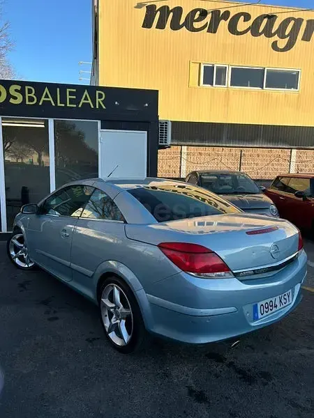 Usado Opel Astra Cabriolet Enjoy 140 CV (102 kW) 2008 Azul Descapotable