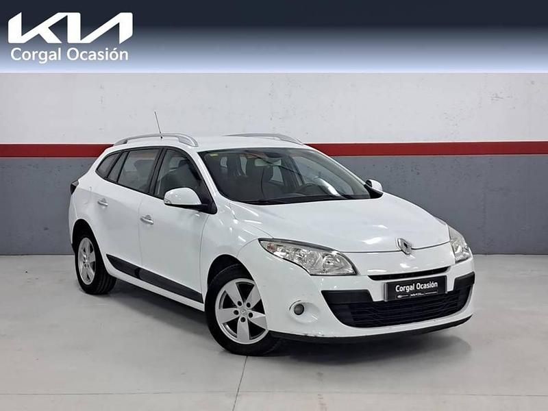 Blanco Usado 2010 Renault Mégane III Dynamique Familiar | 7850 € (Un poco caro) - Imagen 1/4