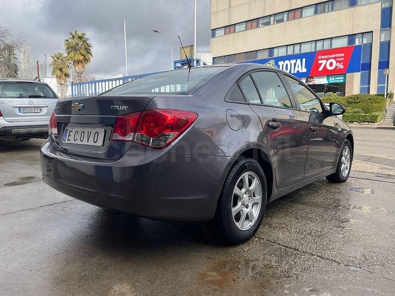 Usado Chevrolet Cruze LT 163 CV (119 kW) 2011 Gris / plata Berlina