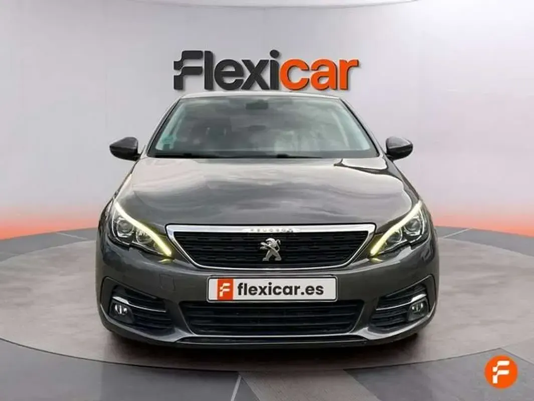 Usado Peugeot 308 Access 131 CV (96 kW) 2020 Gris Berlina