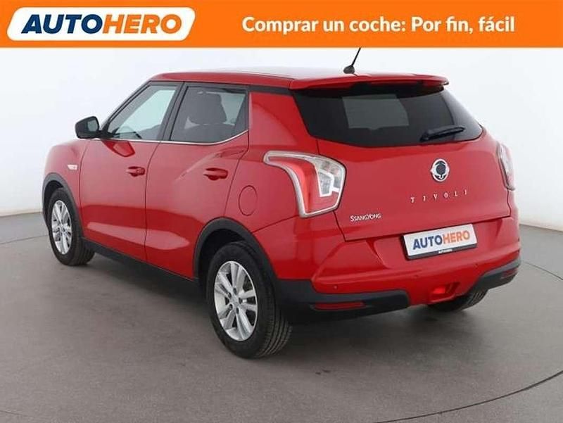 Usado Ssangyong (KGM) Tivoli Limited 129 CV (94 kW) 2015 Rojo SUV