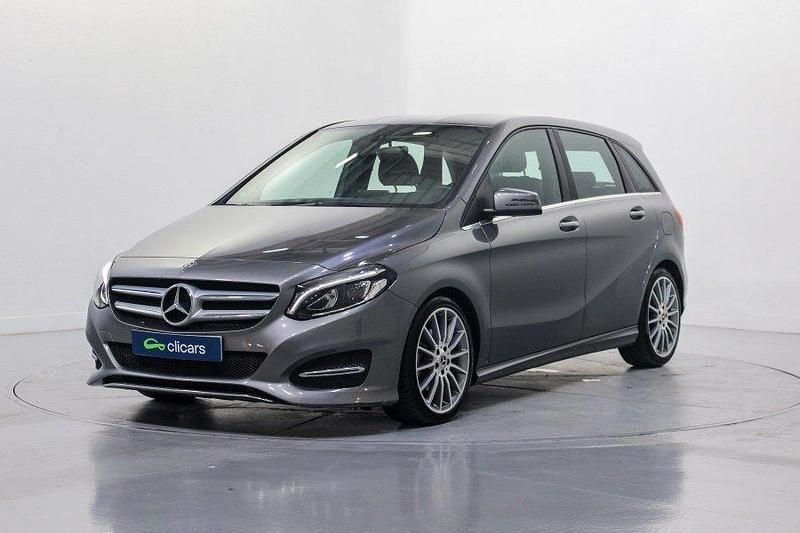 Usado Mercedes B200 150 CV (110 kW) 2019 Gris / plata Monovolumen