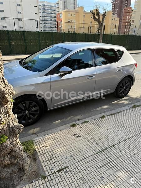 Usado Seat Leon Style 115 CV (84 kW) 2019 Gris / plata Berlina