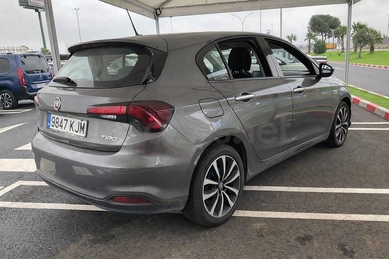 Usado Fiat Tipo Lounge 95 CV (69 kW) 2018 Gris / plata Berlina