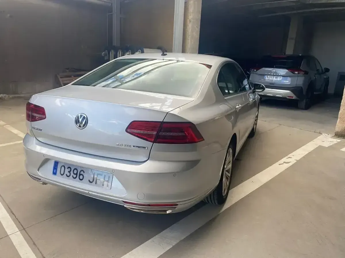 Begagnad VW Passat Sport 150 HK (110 kW) 2015 Grå Sedan