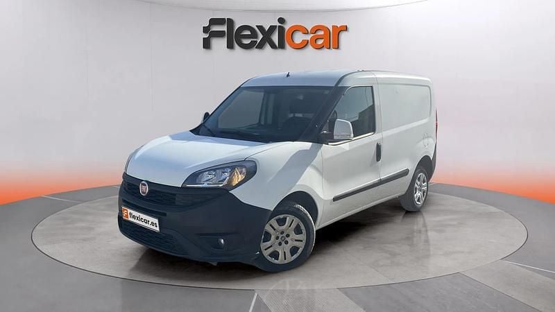 Usado Fiat Doblò Easy Plus 95 CV (69 kW) 2020 Blanco Monovolumen