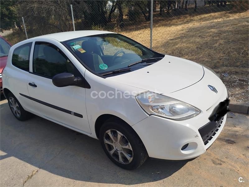 Blanco Usado 2010 Renault Clio II Authentique Berlina | 4800 € (Precio justo) - Imagen 1/4