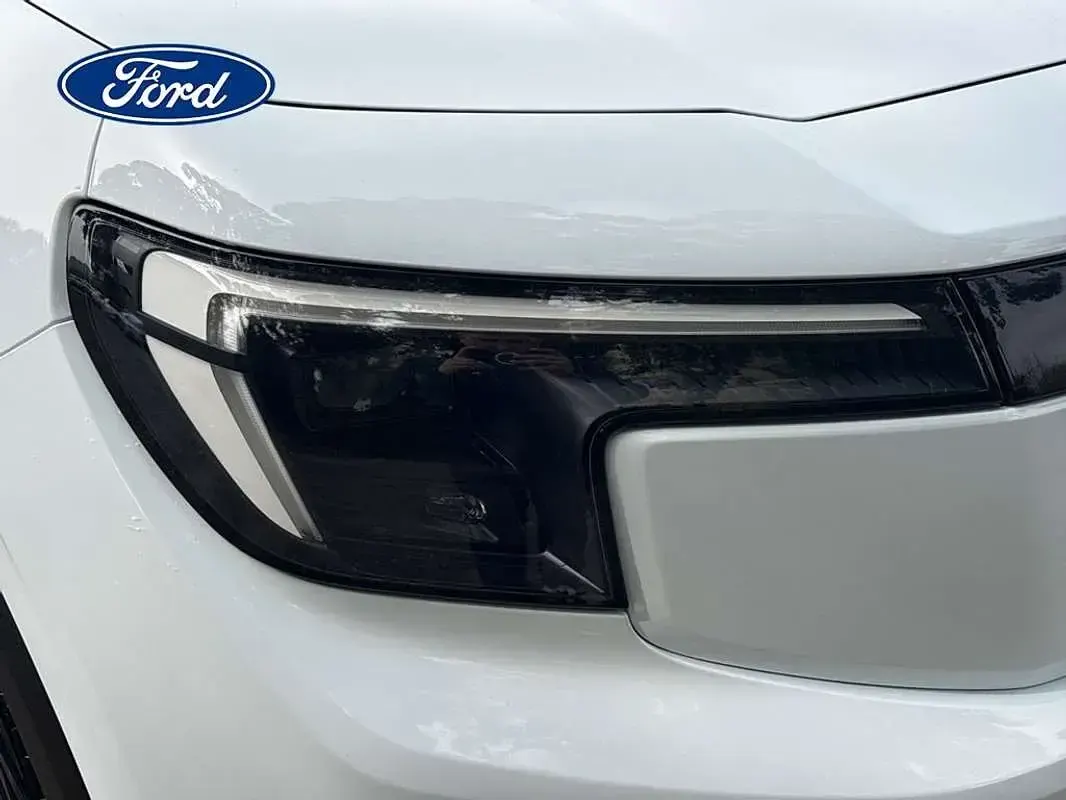 Begagnad Ford Explorer Premium 210 kW (286 HK) 2025 Vit SUV