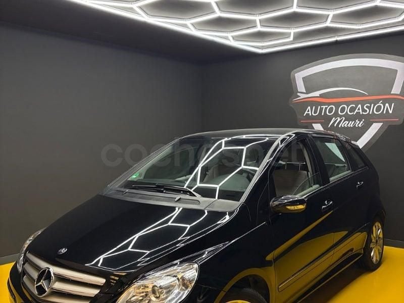 Usado Mercedes B180 109 CV (80 kW) 2007 Negro Monovolumen