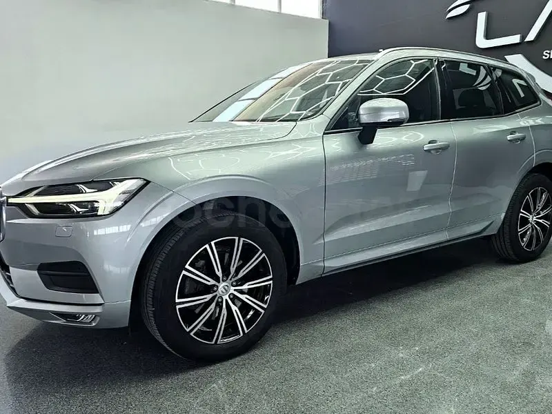 Usado Volvo XC60 Momentum 190 CV (139 kW) 2018 Gris / plata SUV