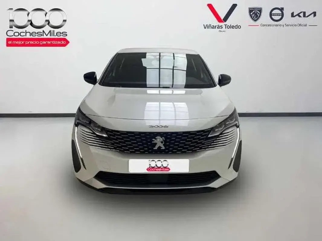 Usado Peugeot 3008 Active 131 CV (96 kW) 2022 Blanco SUV