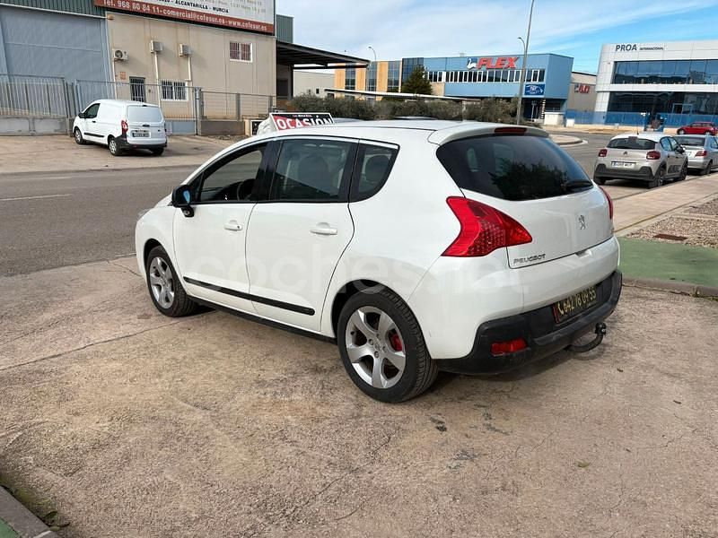 Usado Peugeot 3008 Access 112 CV (82 kW) 2011 Blanco Berlina