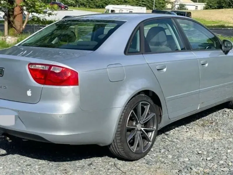 Usado Seat Exeo Reference 143 CV (105 kW) 2010 Gris / plata Berlina