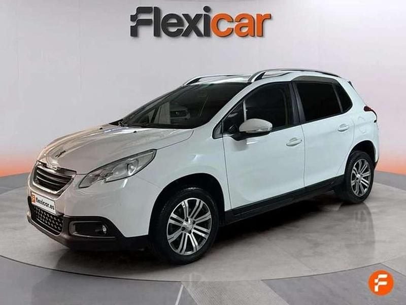Usado Peugeot 2008 Active 100 CV (73 kW) 2015 Blanco SUV