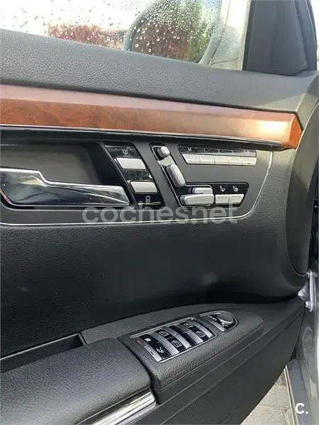 Usado Mercedes S500 306 CV (225 kW) 2006 Gris / plata Berlina