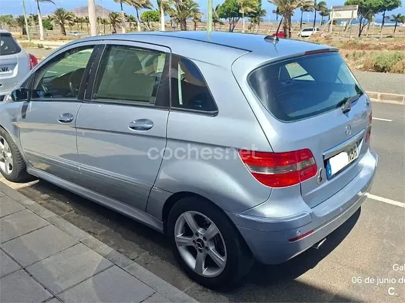 Usado Mercedes B180 109 CV (80 kW) 2005 Gris / plata Monovolumen