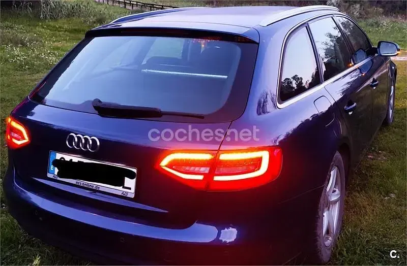 Usado Audi A4 Advanced 177 CV (130 kW) 2012 Azul Familiar