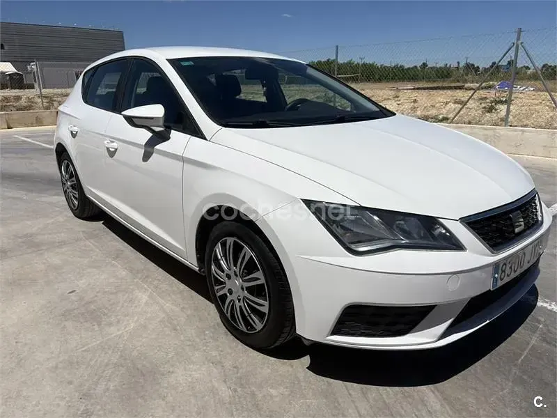 Usado Seat Leon Style 115 CV (84 kW) 2017 Blanco Berlina