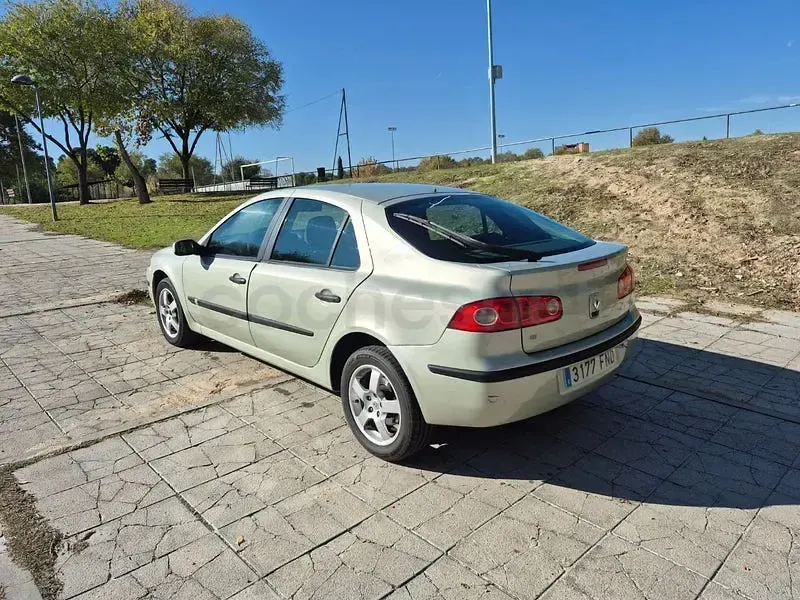 Usado Renault Laguna III Authentique 110 CV (80 kW) 2007 Beige Berlina