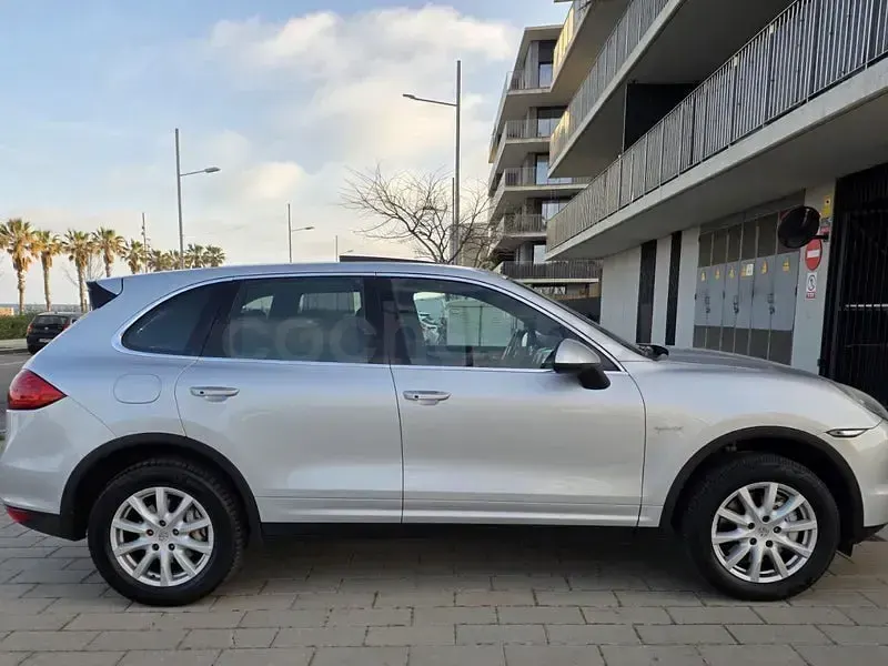 Usado Porsche Cayenne 300 CV (220 kW) 2010 Gris / plata SUV