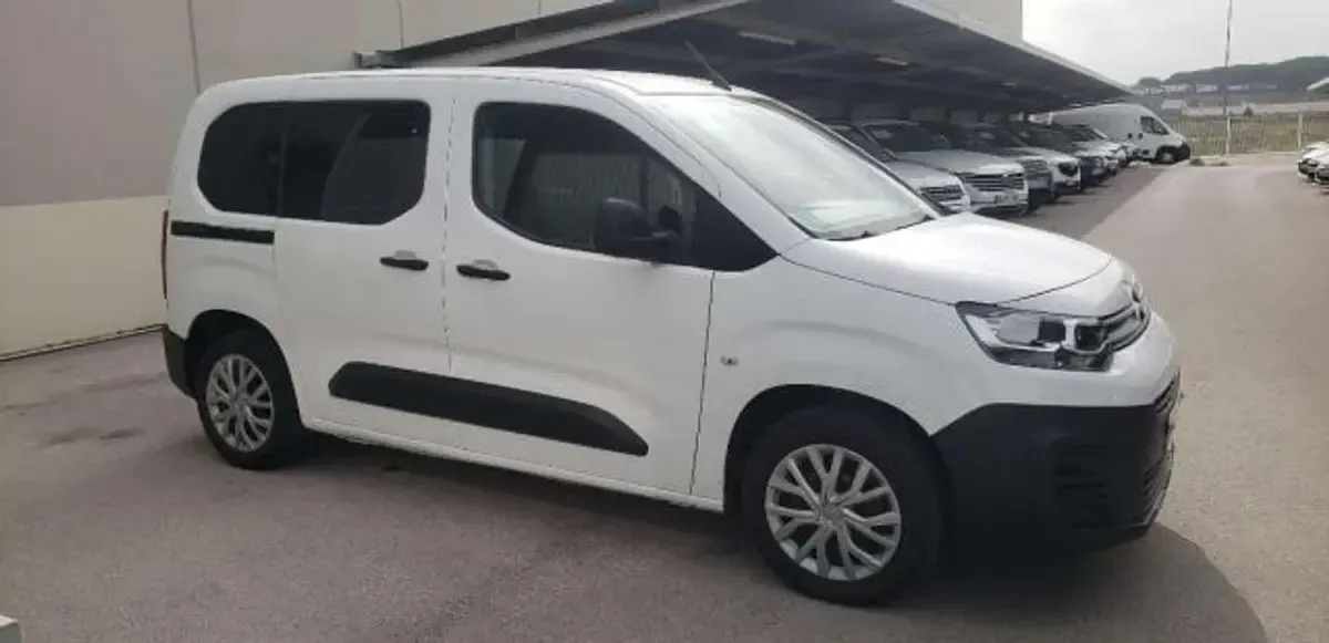 Usado Citroën Berlingo 102 CV (75 kW) 2021 Blanco Monovolumen