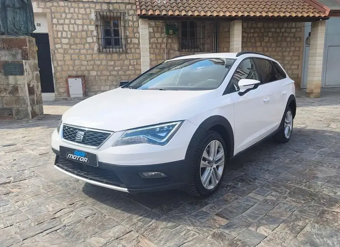 Usado Seat Leon 4Drive 150 CV (110 kW) 2018 Blanco SUV