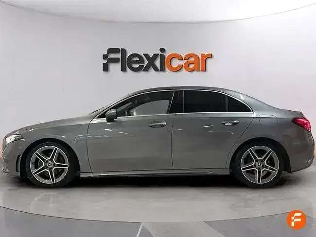 Usado Mercedes A180 116 CV (85 kW) 2019 Gris Berlina