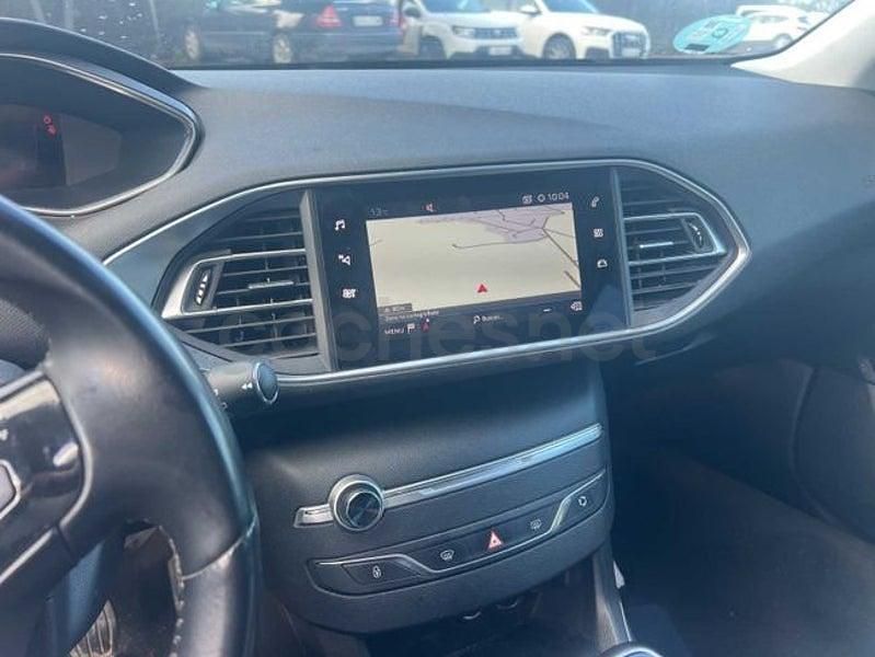 Usado Peugeot 308 Allure 130 CV (95 kW) 2021 Blanco Berlina