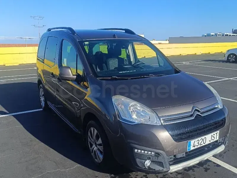 Usado Citroën Berlingo XTR 100 CV (73 kW) 2016 Gris / plata Monovolumen