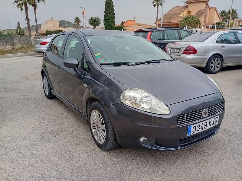 Usado Fiat Punto Classica 70 CV (51 kW) 2008 Gris / plata Utilitario