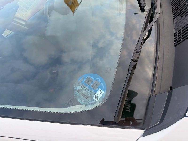 Usado Toyota Yaris Hybrid Plus 116 CV (85 kW) 2022 Blanco Berlina