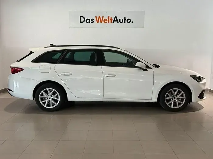 Usado Seat Leon Style 116 CV (85 kW) 2024 Blanco Familiar