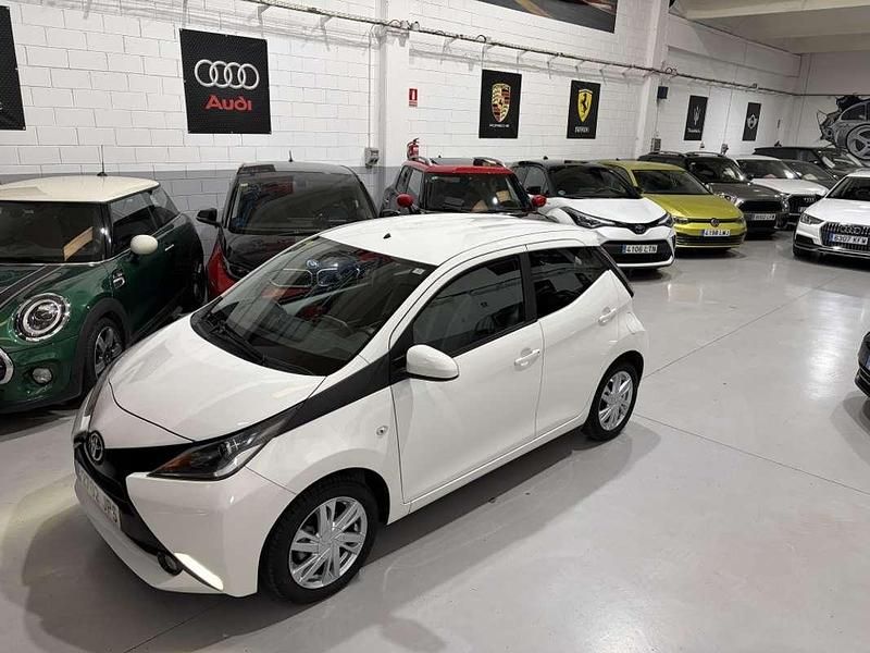 Usado Toyota Aygo X-cite 69 CV (50 kW) 2016 Blanco Utilitario