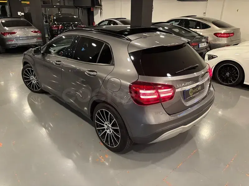 Usado Mercedes GLA200 136 CV (100 kW) 2019 Gris / plata SUV