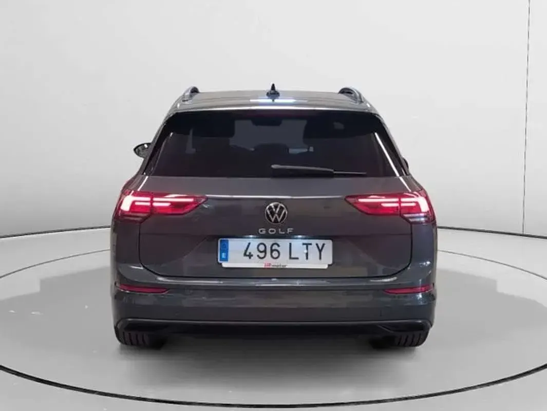 Usado VW Golf VIII Life 116 CV (85 kW) 2021 Gris Utilitario