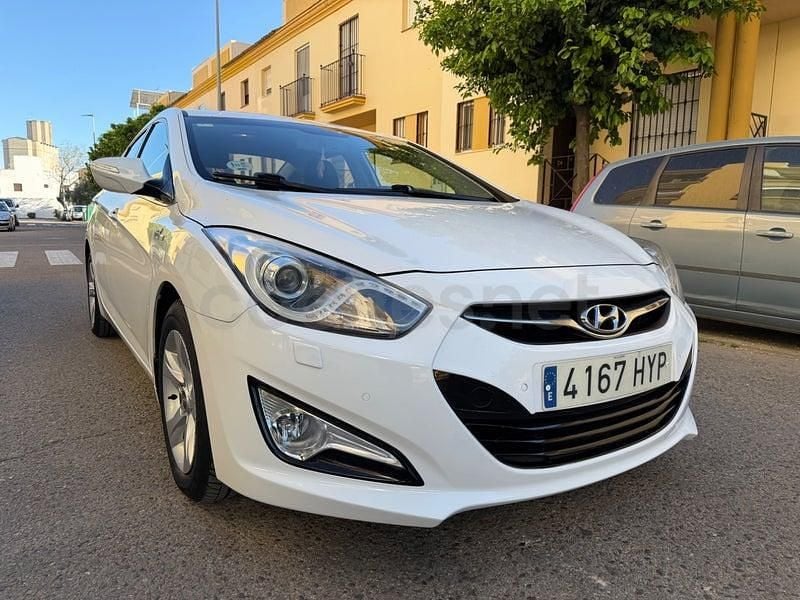 Usado Hyundai i40 136 CV (100 kW) 2015 Blanco Berlina