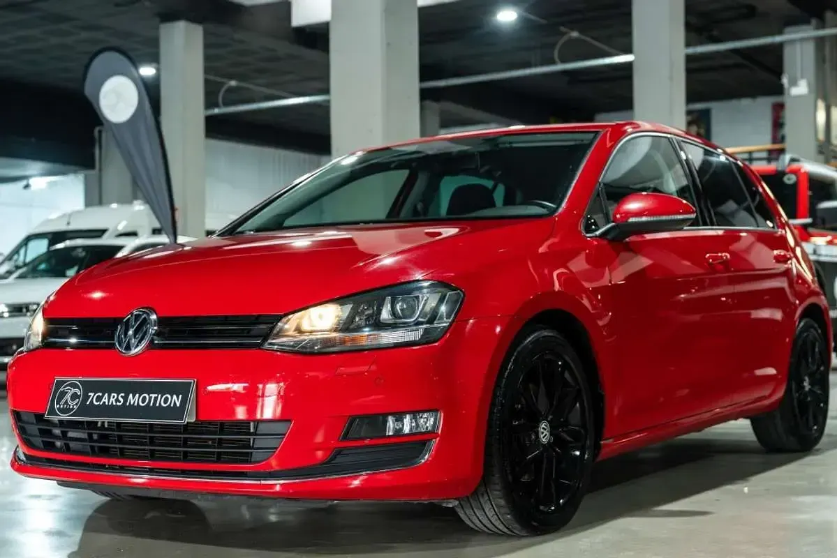 Usado VW Golf VII Sport 110 CV (80 kW) 2016 Rojo Utilitario