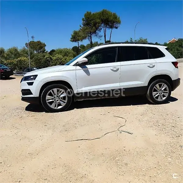 Usado Skoda Karoq Ambition 150 CV (110 kW) 2018 Blanco SUV