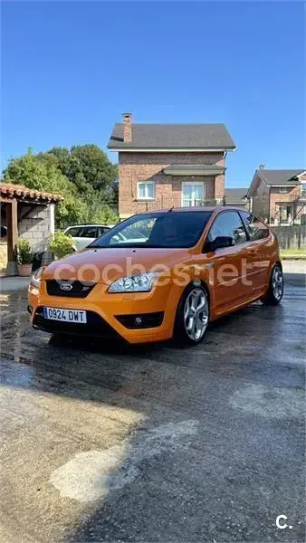 Usado Ford Focus ST 225 CV (165 kW) 2006 Naranja Berlina
