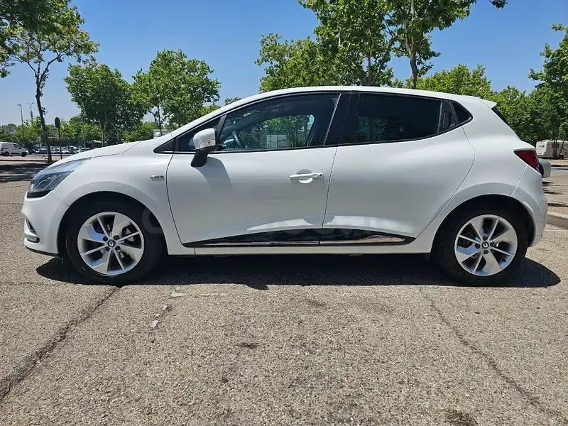 Usado Renault Clio IV LIMITED 90 CV (66 kW) 2017 Blanco Berlina