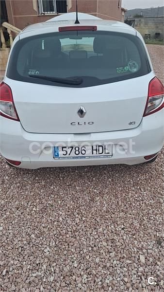 Usado Renault Clio II Business 75 CV (55 kW) 2011 Blanco Berlina